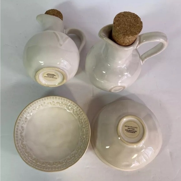 Set of Pottery Barn Oil & Vinegar Cruets, 4 Dipping Plates and Metal Caddy - Picture 12 of 13